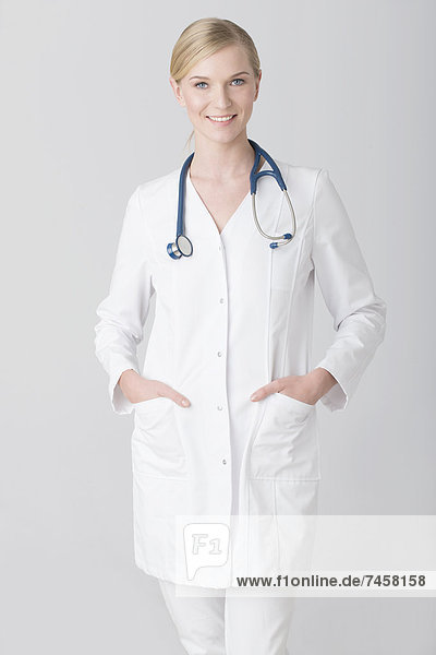 Blonde Ärztin Wird Von Ihrem Patienten Gelöchert Blonde Ärztin Wird Von Ihrem Patienten Gelöchert