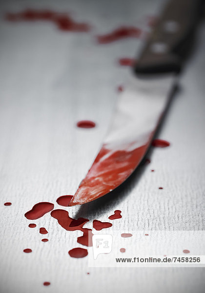 Messer mit Blutspuren