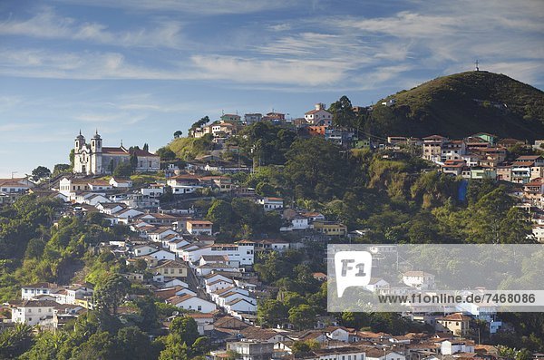 Gebäude Hügel Kirche Ansicht UNESCO-Welterbe Brasilien Minas Gerais Ouro Preto Südamerika