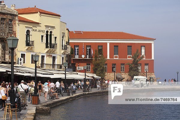 Hafen  Europa  Mensch  Menschen  gehen  Ufer  Restaurant  Venetien  Cafe  Chania  Kreta  Griechenland  Griechische Inseln