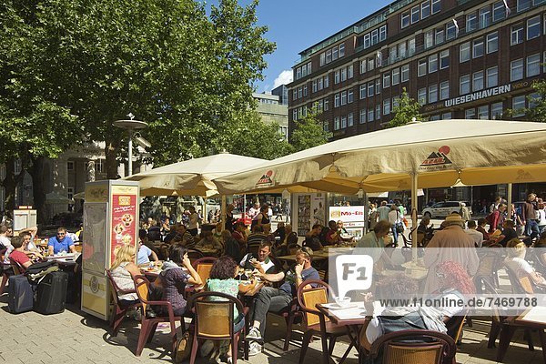 sitzend  Europa  Mensch  Menschen  Großstadt  Cafe  kaufen  Sonnenschirm  Schirm  herzförmig  Herz  Hamburg - Deutschland  Freske  Deutschland