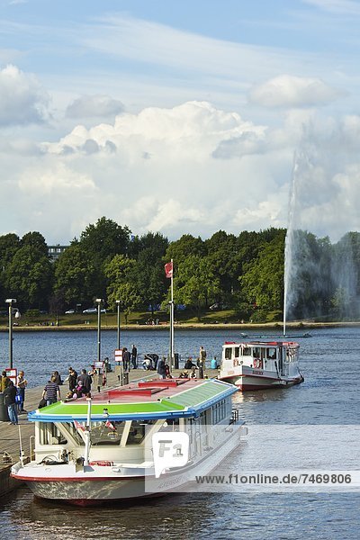 Europa Tagesausflug See Boot vertäut Hamburg - Deutschland Deutschland Jungfernstieg