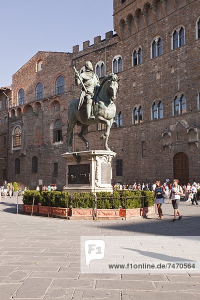 The equestrian statue of Cosimo I de Medici by Gianbologna in Piazza della Signoria  Florence  Tuscany  Italy  Europe