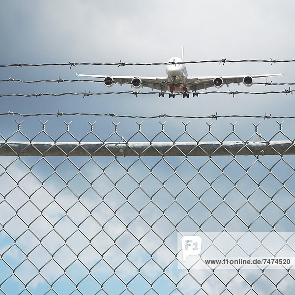 Zaun  Metalldraht  Verbindungselement  Flugzeug  Stacheldraht  Verbindung  Kanada  Ontario  Toronto