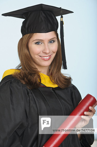 Portrait  halten  Student  Diplom