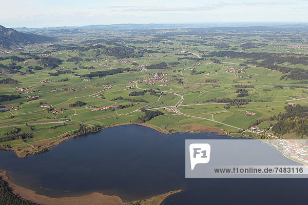 Luftaufnahme Hopfensee im Ostallgäu Allgäu Bayern Deutschland Europa