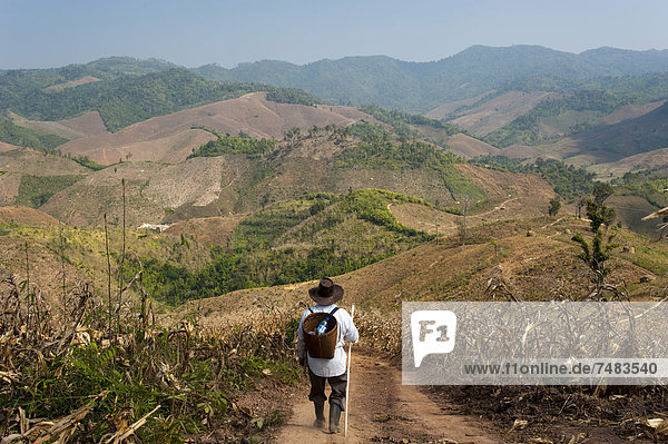 Elderly man with a basket and a hat  leader of the mountain tribe people of the Hmong ethnic minority  on a trail  Northern Thailand  Thailand  Asia