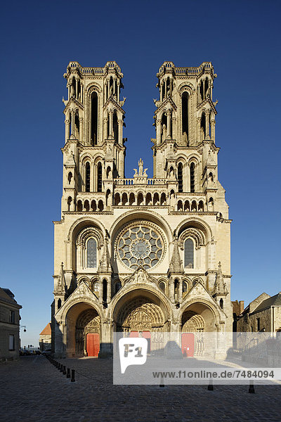 Kathedrale Notre-Dame de Laon  Westfassade  Laon  Via Francigena  Frankenstraße  Departement Aisne  Region Picardie  Frankreich  Europa
