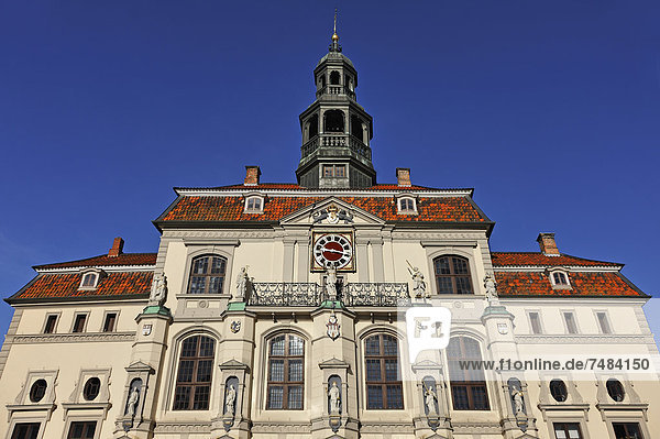 Barocke Marktfassade des Rathauses entstand 1704  Am Markt 1  Lüneburg  Niedersachsen  Deutschland  Europa  ÍffentlicherGrund