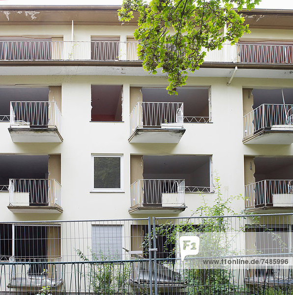Deutschland  Wiesbaden  Blick auf das zum Abriss vorbereitete 60er-Jahre-Haus