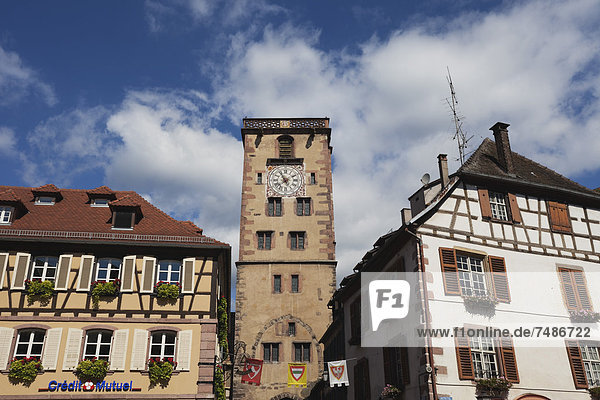 Frankreich  Elsass  Blick auf den Metzgerturm in Ribeauville