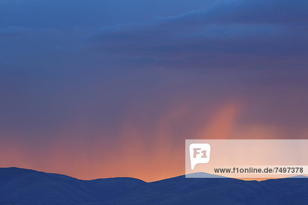 Farbaufnahme  Farbe  Ländliches Motiv  ländliche Motive  Berg  Sonnenuntergang  über
