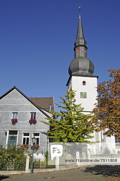 Evangelische Kirche  Altstadtkirche  Altstadt  Bergneustadt  Bergisches Land  Nordrhein-Westfalen  Deutschland  Europa  ÖffentlicherGrund