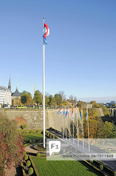 Petrussetal Petruss-Tal Petrusse Festung mit Bastion Beck Monument du Souvenir Place de Constitution Konstitutionsplatz Luxemburg Europa ÖffentlicherGrund