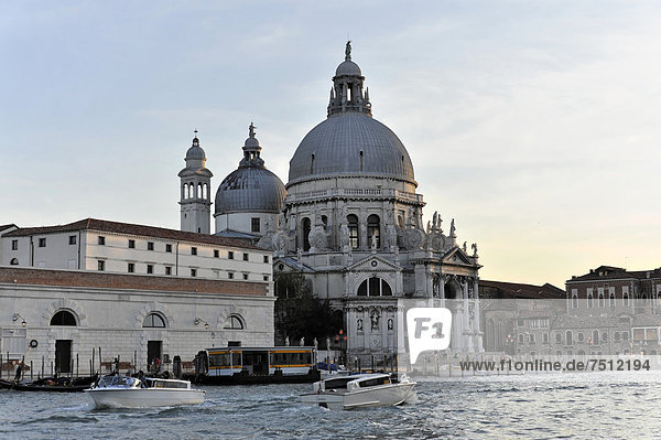 Basilika Santa Maria della Salute  erbaut im 17 Jahrhundert  Canal Grande  Venedig  Italien  Europa