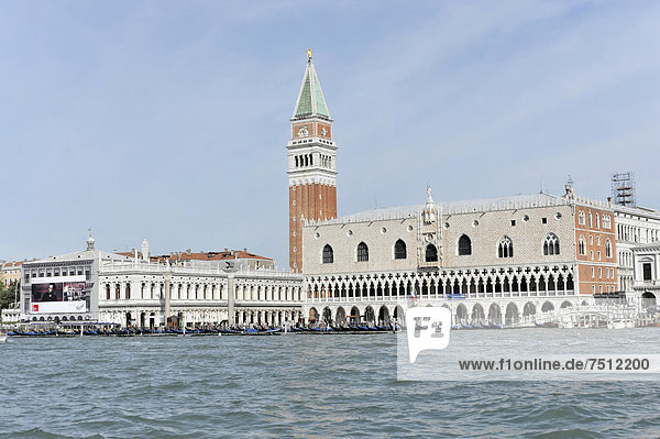 Campanile mit Markusplatz und Dogenpalast  Venedig  Venetien  Italien  Europa