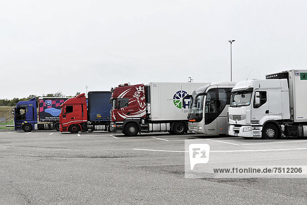 nahe Europa Lastkraftwagen Dienstleistungssektor Italien Haltestelle Haltepunkt Station