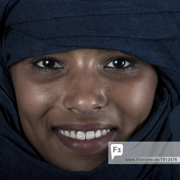 Tuaregmädchen  Targia  verschleiert mit Chech  Portrait  Algerien  Nordafrika