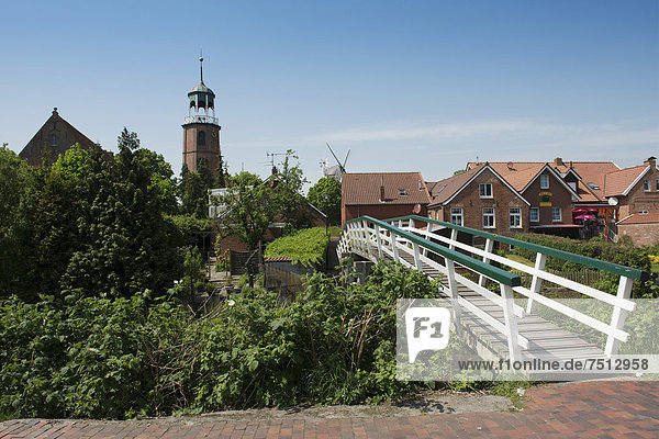 Europa über Brücke Ignoranz Fluss Kirche Dorf angeln Sehenswürdigkeit Kurs Ostfriesland Deutschland
