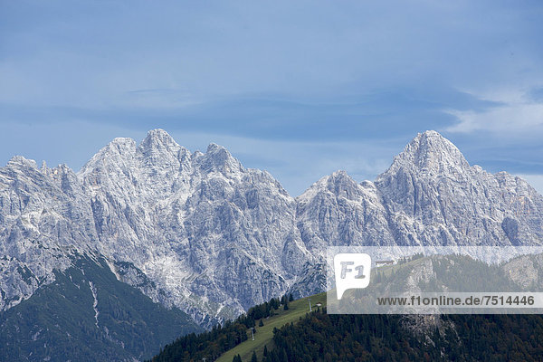Loferer Steinberge mit Buchensteinwand im Vordergrund  gesehen vom Lärchfilzkogel bei Fieberbrunn  Tirol  Österreich  Europa
