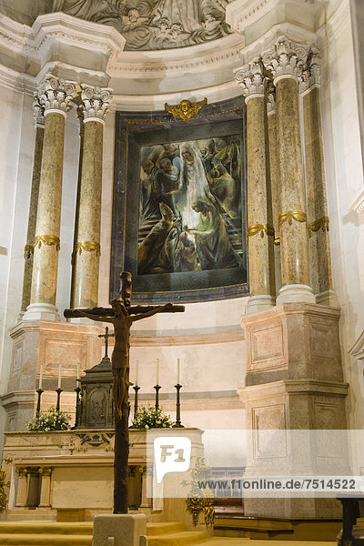 Innenansicht  Basilika Unserer Lieben Frau vom Rosenkranz  Rosenkranzbasilika  Santuario de Fatima  Fatima-Schrein  Fatima  Ourem  Santarem  Portugal  Europa