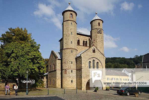 Bad Münstereifel Stiftskirche St. Chrysanthus und Daria Jakobsweg Köln-Trier Nordrhein-Westfalen Deutschland Europa