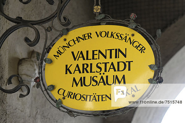 Schild  Valentin Karlstadt Musäum  Museum  Isartor  Altstadt  München  Bayern  Deutschland  Europa