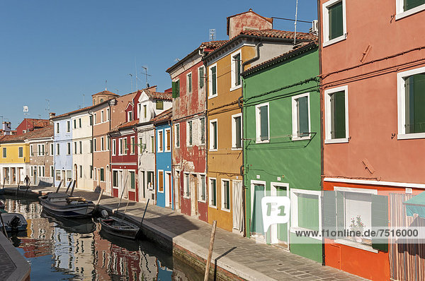 Europa Gebäude streichen streicht streichend anstreichen anstreichend Helligkeit Venetien Burano Italien