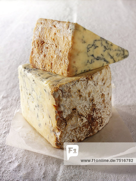 Britischer Blue und White Stilton-Käse
