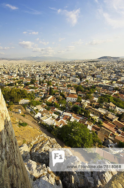 Blick von der Akropolis auf die Stadt  Athen  Griechenland  Europa