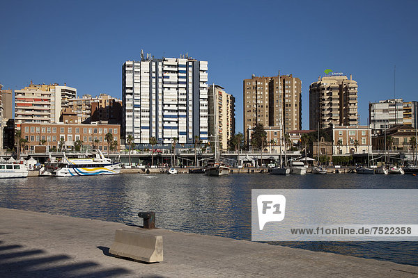 Hochhäuser am Hafen  Puerto  M·laga  Costa del Sol  Andalusien  Spanien  Europa  ÖffentlicherGrund