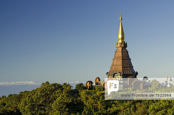 Tempelanlage Phra Mahathat Naphamethinidon  Chedi des Königs  Doi Inthanon Nationalpark  Chiang Mai Provinz  Nordthailand  Thailand  Asien