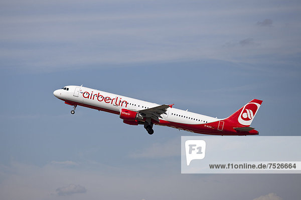 Flugzeug D-ALSA Airbus A 321 von airberlin, Flughafen, Düsseldorf, Nordrhein-Westfalen, Deutschland, Europa