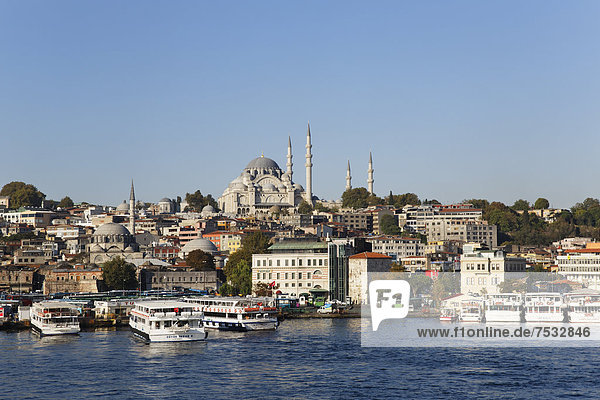 Europa Mittelpunkt Türkei Goldenes Horn Istanbul links Süleymaniye-Moschee