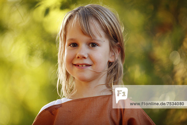 Girl  7 years  portrait  outdoors  autumn light