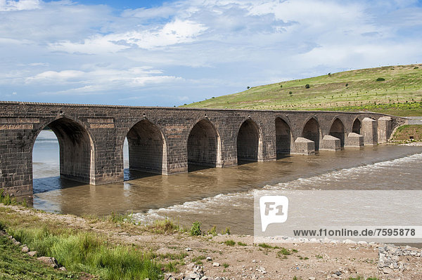 Brücke über den Tigris  Diyarbakir  Ost-Türkei