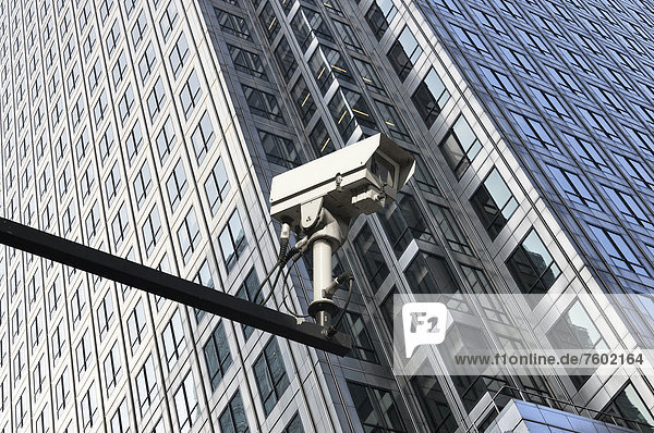 Surveilance security camera in front of skyscraper  Canary Wharf  London  UK