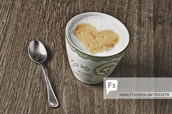 Milchkaffee in einer Tasse