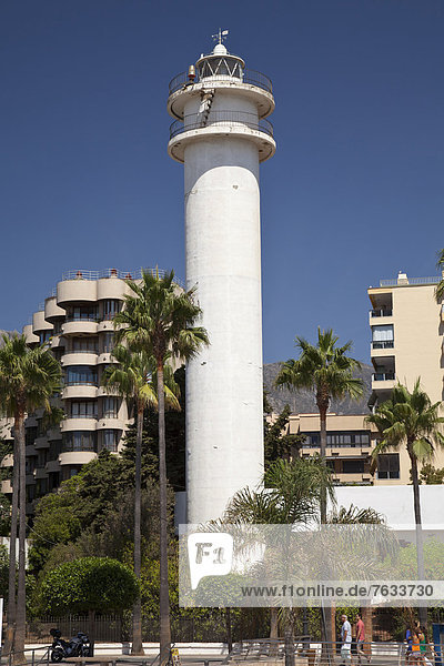 Leuchtturm an der Promenade  Marbella  Costa del Sol  Andalusien  Spanien  Europa  ÖffentlicherGrund