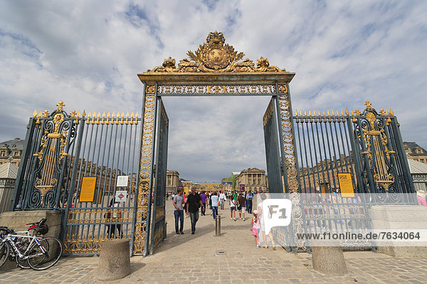 Eingangstor  Chateau de Versailles  Schloss von Versailles  Versailles  DÈpartements Yvelines  Ile de France  Frankreich  Europa