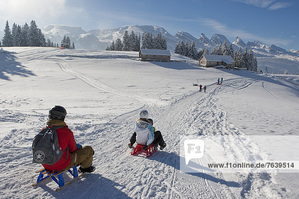Landschaftlich schön landschaftlich reizvoll Freizeit Wintersport Berg Winter Sport Abenteuer Landschaft fahren Schlitten mitfahren