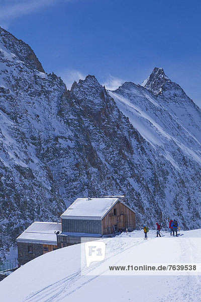 Hütte Schneeschuh Berg Eis Gletscher Bergwandern Moräne Graubruststrandläufer Calidris melanotos Berghütte Almhütte Aletschgletscher