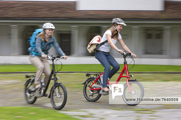 Europa  Frau  Fahrrad  Rad  Student  Schweiz