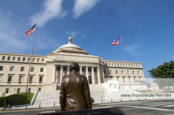leer bauen Skulptur Gebäude niemand Architektur Geschichte Regierung Kunst Parlamentsgebäude Kultur Statue Figur Karibik Puerto Rico Antillen Große Antillen San Juan Geschicklichkeit