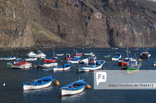 Fischereihafen  Fischerhafen  Außenaufnahme  Hafen  Europa  Tag  niemand  Boot  Kanaren  Kanarische Inseln  Fischerboot  La Gomera  Spanien  Valle Gran Rey