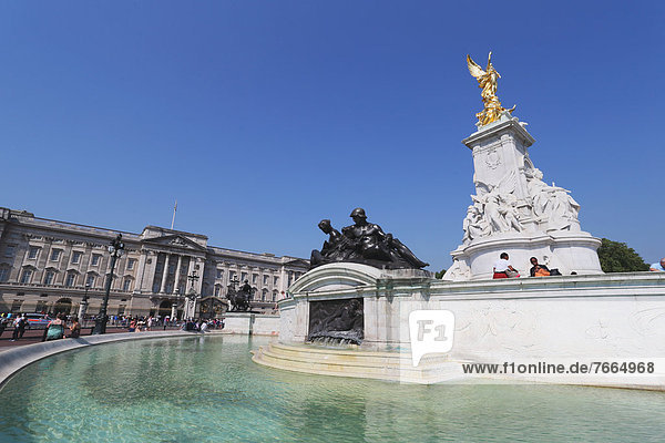 Victoria Monument in London  England
