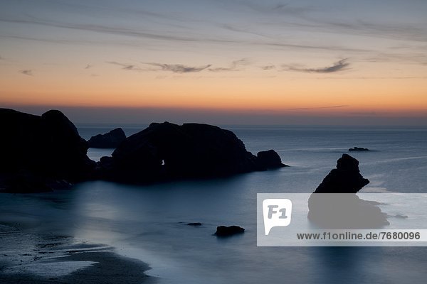 Felsbrocken  Europa  Sonnenuntergang  Großbritannien  über  bizarr  Anordnung  Bucht  Cornwall  England