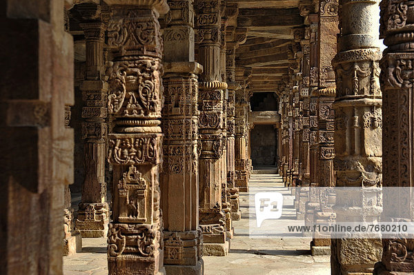 India  New Delhi  Qutub Minar UNESCO world Heritage  temple columns                                                                                                                                   