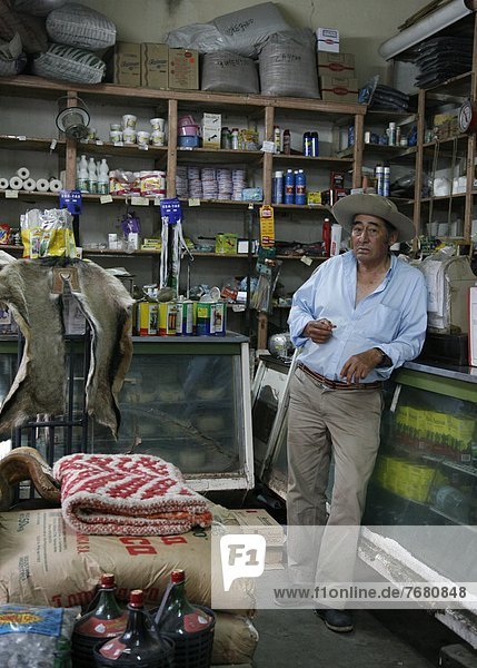 Mann  Lebensmittelladen  Laden  Argentinien  Südamerika