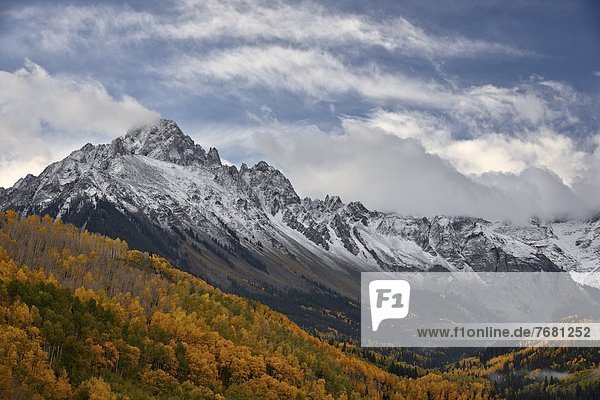 Vereinigte Staaten von Amerika  USA  Staub wischen  staubwischen  Nordamerika  Berg  Mount Sneffels  Colorado  Schnee